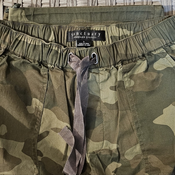 Sanctuary Wide Leg Camouflage Cargo Pants - Picture 2 of 3